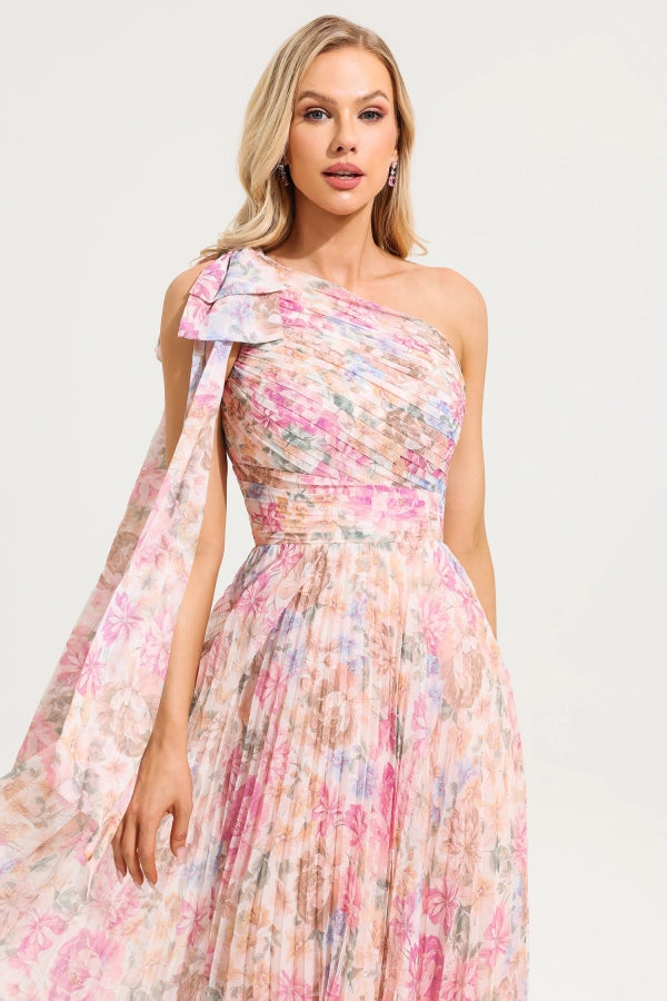 Gestreiftes Strickkleid mit Flügelärmeln