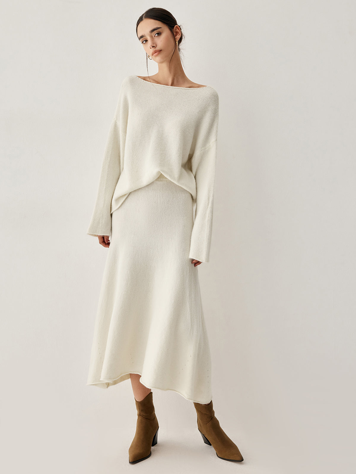 Zweiteiliges Set mit Oversize-Pullover und Rock