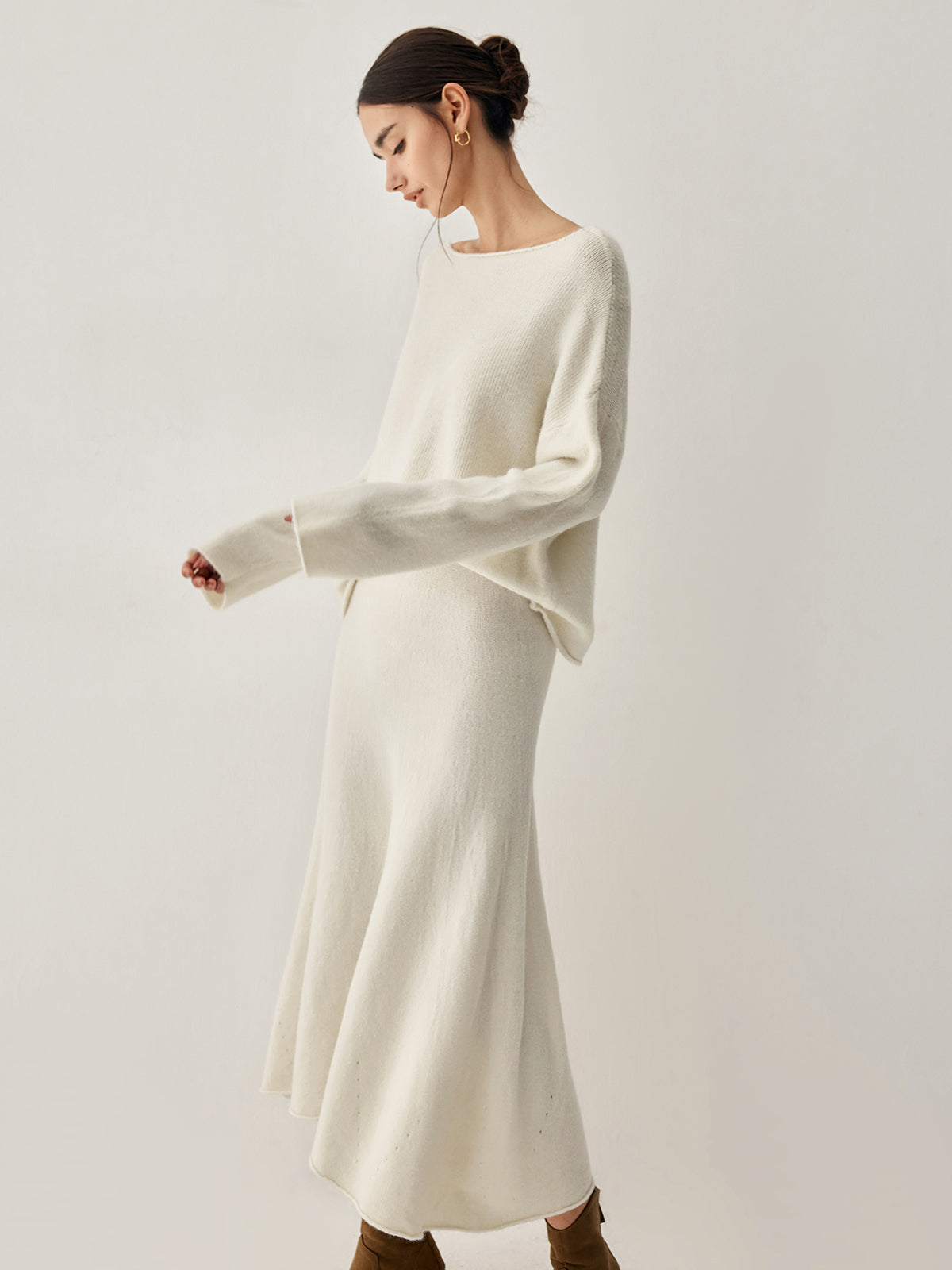 Zweiteiliges Set mit Oversize-Pullover und Rock