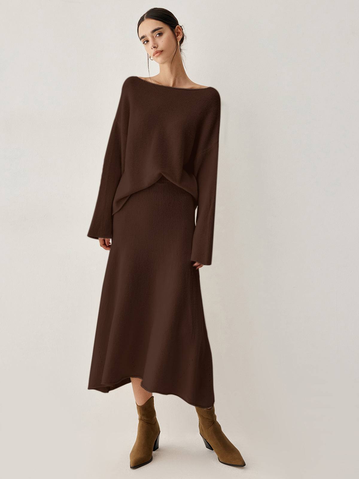 Zweiteiliges Set mit Oversize-Pullover und Rock