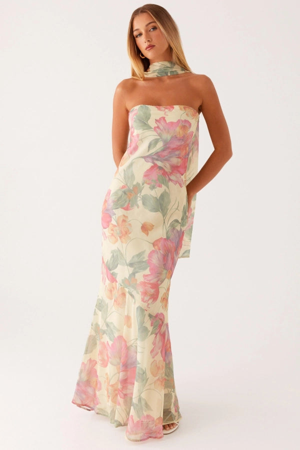 Gestreiftes Strickkleid mit Flügelärmeln