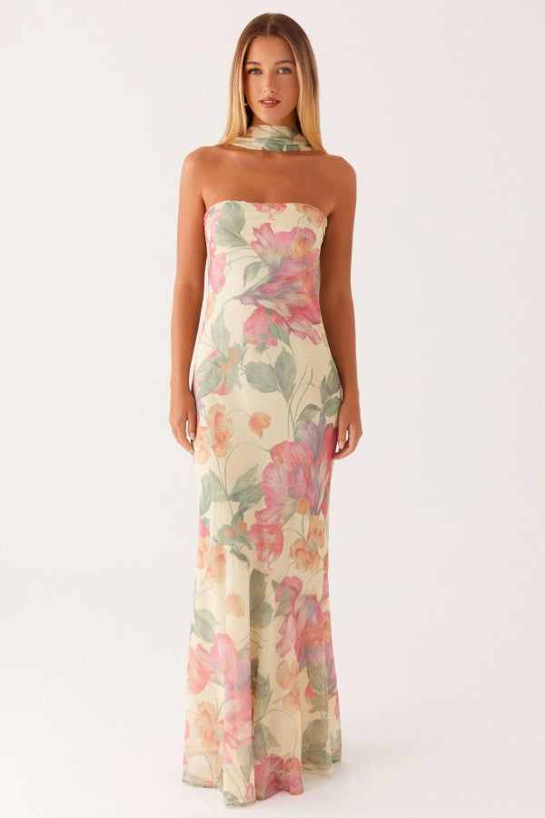 Gestreiftes Strickkleid mit Flügelärmeln