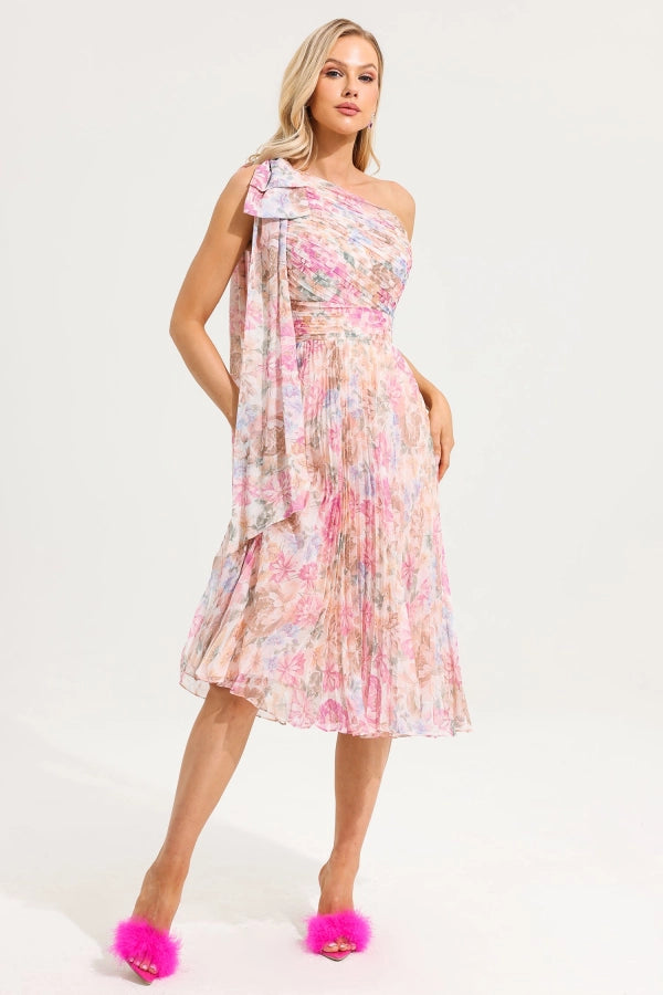 Gestreiftes Strickkleid mit Flügelärmeln 