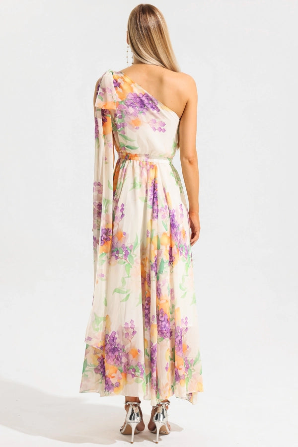 Gestreiftes Strickkleid mit Flügelärmeln 