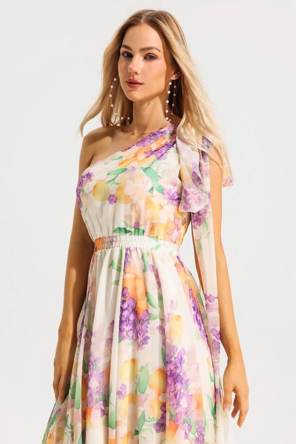 Gestreiftes Strickkleid mit Flügelärmeln 
