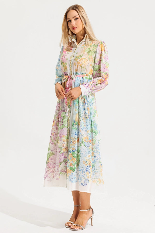 Gestreiftes Strickkleid mit Flügelärmeln 
