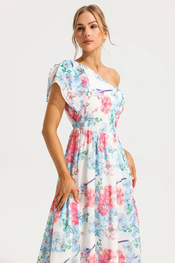 Gestreiftes Strickkleid mit Flügelärmeln 