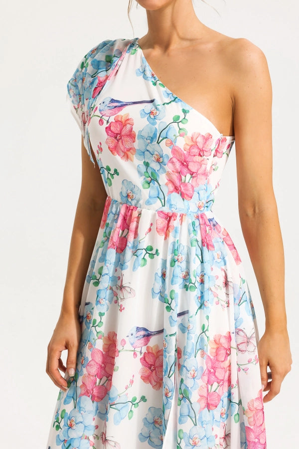 Gestreiftes Strickkleid mit Flügelärmeln 