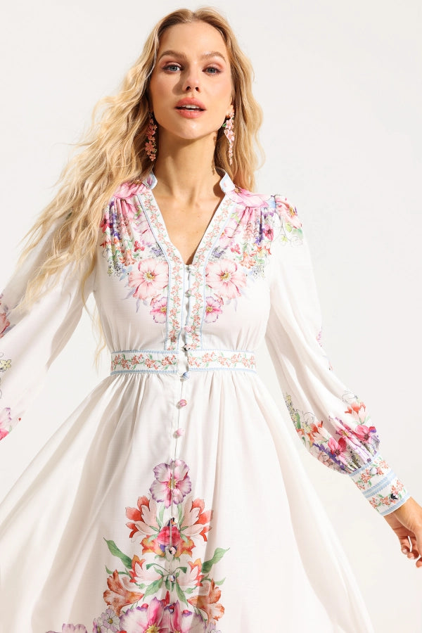 Gestreiftes Strickkleid mit Flügelärmeln 