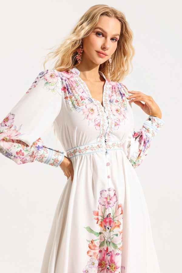 Gestreiftes Strickkleid mit Flügelärmeln 