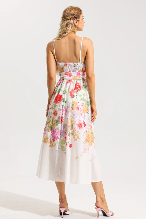 Gestreiftes Strickkleid mit Flügelärmeln 