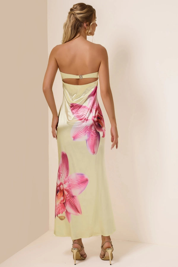 Gestreiftes Strickkleid mit Flügelärmeln 