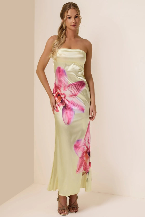 Gestreiftes Strickkleid mit Flügelärmeln 
