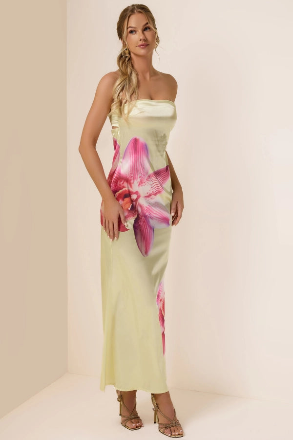 Gestreiftes Strickkleid mit Flügelärmeln 