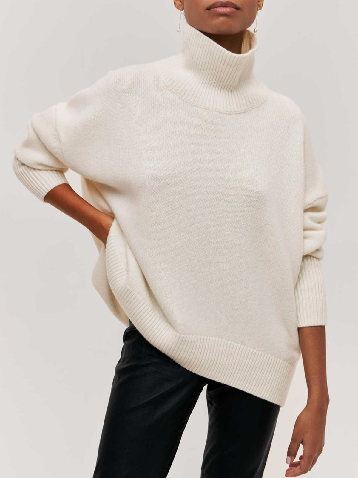 Rollkragenpullover in Übergröße mit Wolkenhimmel-Print 