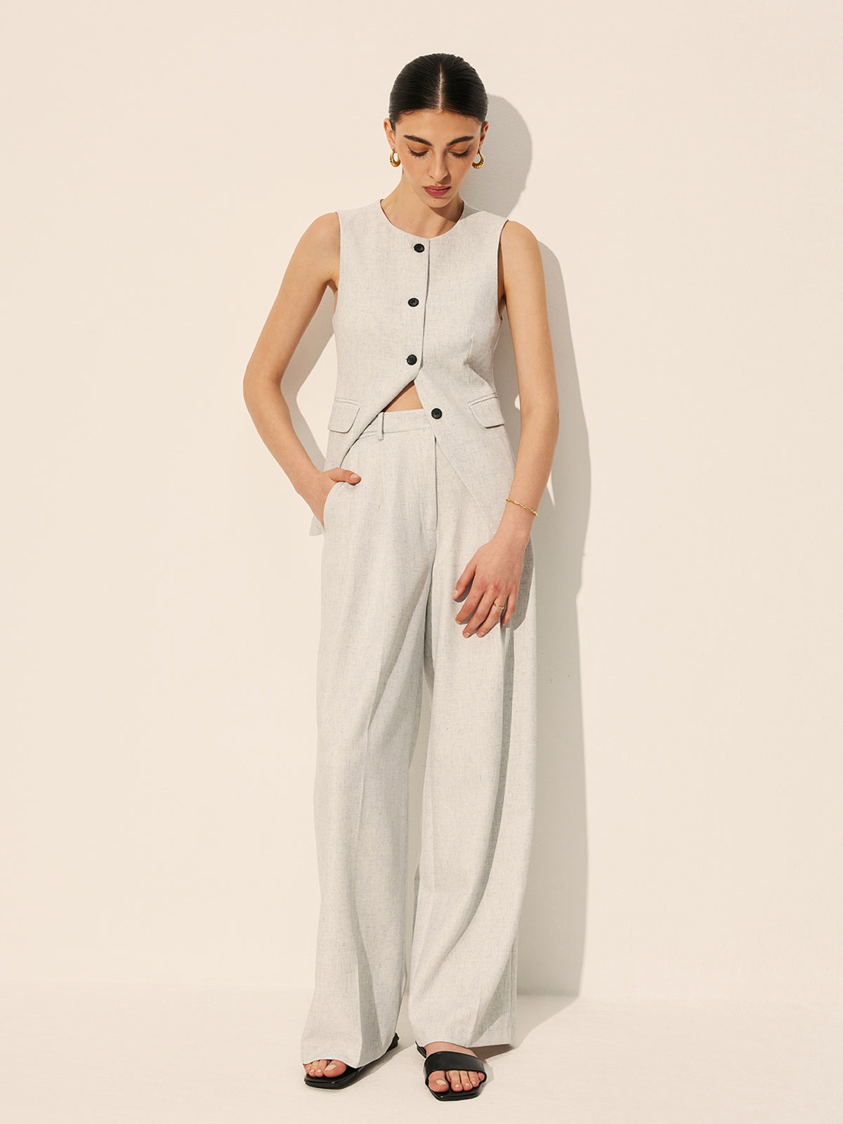 Tailored Pleated Wide-Leg Trousers in Light Grey