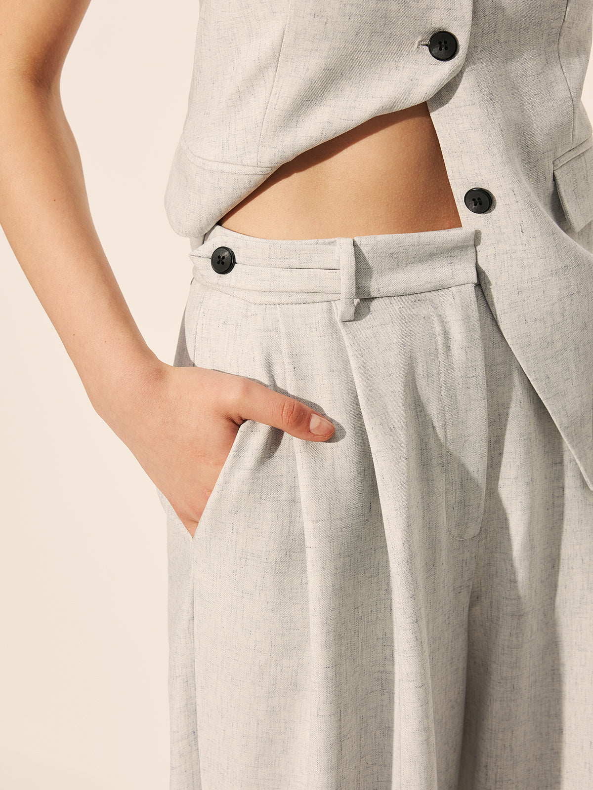 Tailored Pleated Wide-Leg Trousers in Light Grey